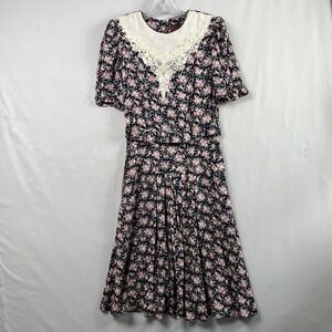 Vintage 90s Lisa ll Dress size 12 Floral Fit Flare Crochet Lace Collar Belted